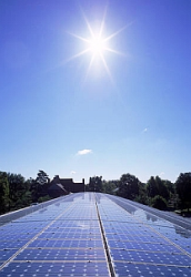 Photovoltaik: Neuer Hybridansatz und transparente Solarzellen