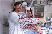Neues Material gewinnt Wasser aus Luft und kühlt effizient