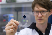 Polymerbeschichtungen erzeugen dauerhaft ein elektrisches Feld