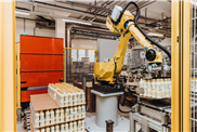 Salatdressings bei BRUNOS mit FANUC Roboter verpackt